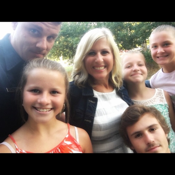 Meet your Posher, Robyn - Picture 1 of 1